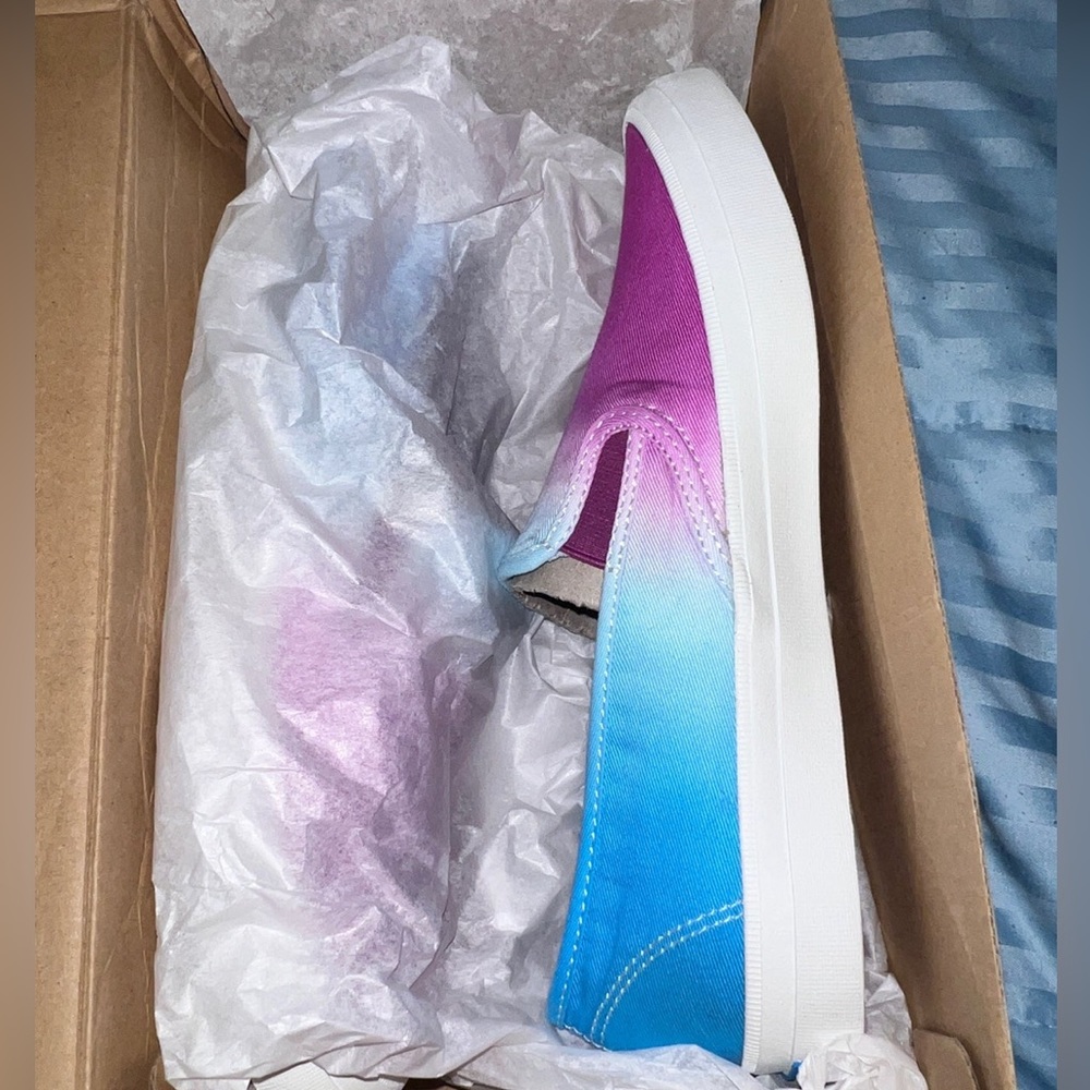 Womens slip on sneakers